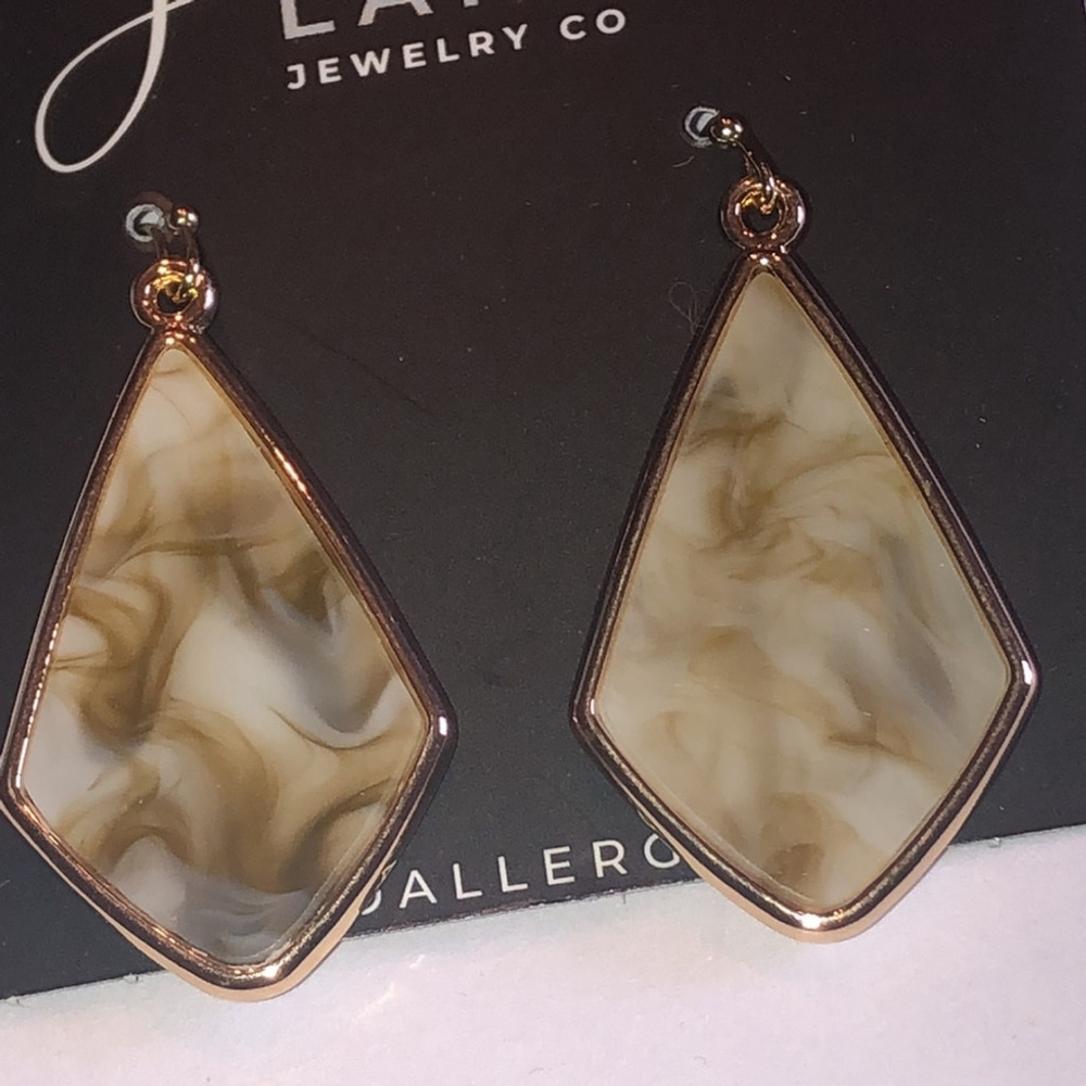 Jasmine Lane Marbled Gold Tone and Cream Dangle Drop Boho Earrings - Picture 2 of 6